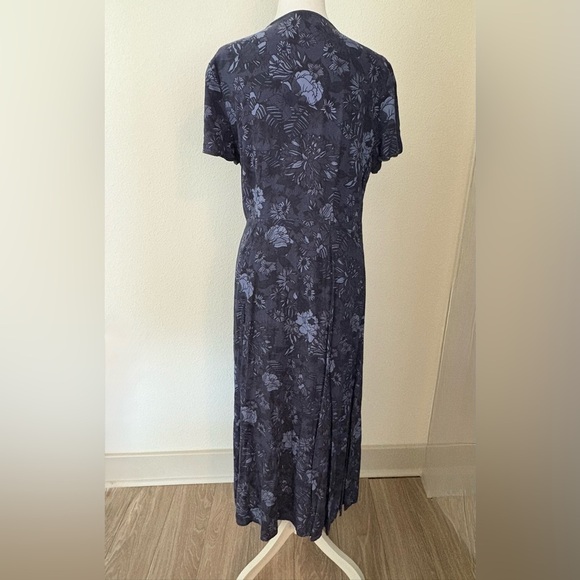 Marine Layer Emlyn Floral Wrap Short Sleeve
Midi Dress size xl🚨 - Picture 8 of 10